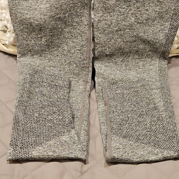 Amazon Set of Gray and Blue Seamless Ruched Butt Lift Leggings - Picture 5 of 16